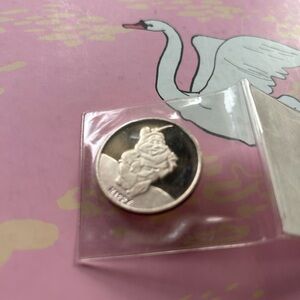 1/2 oz Disney Snow White Happy .999 silver coin. Low mintage. Super collectible